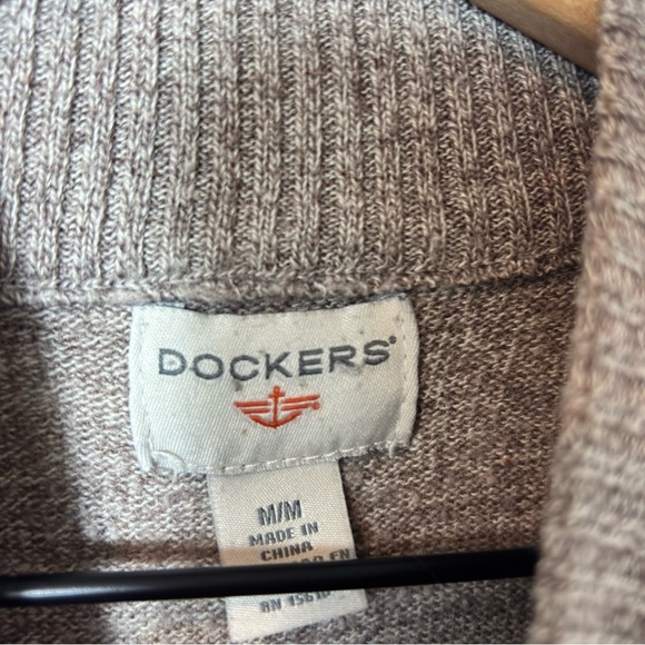 DOCKERS MEN LIGHT BROWN LONG SLEEVE SOFT SWEATER SIZE MEDIUM - Picture 3 of 6